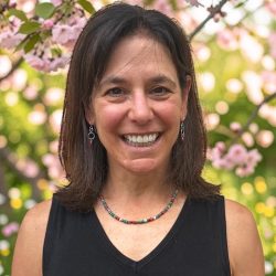 Headshot of Lisa Broidy