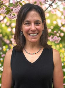 Headshot of Lisa Broidy